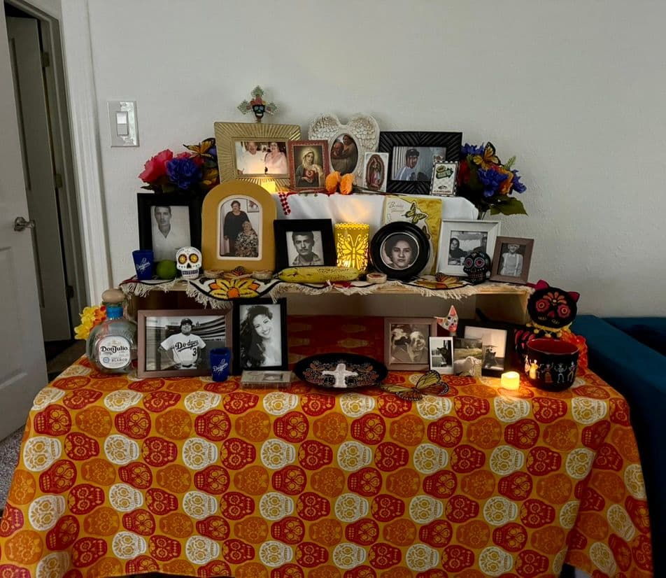 Ofrenda (Día de los Muertos Altar)